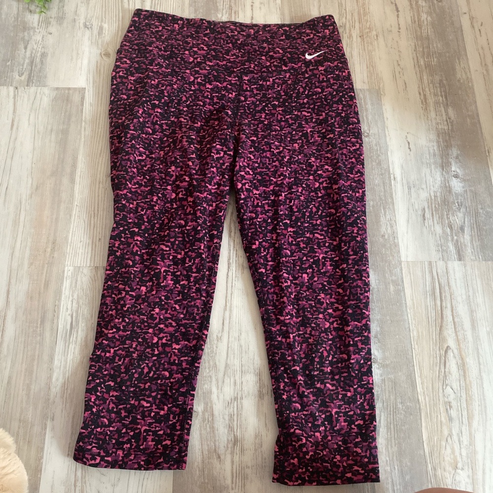 Cropped Nike Leggings (great condition!)